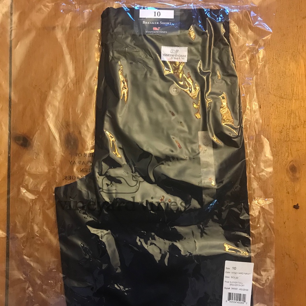 Vineyard Vines NWT boys Navy Blue size 10 shorts - Picture 1 of 4